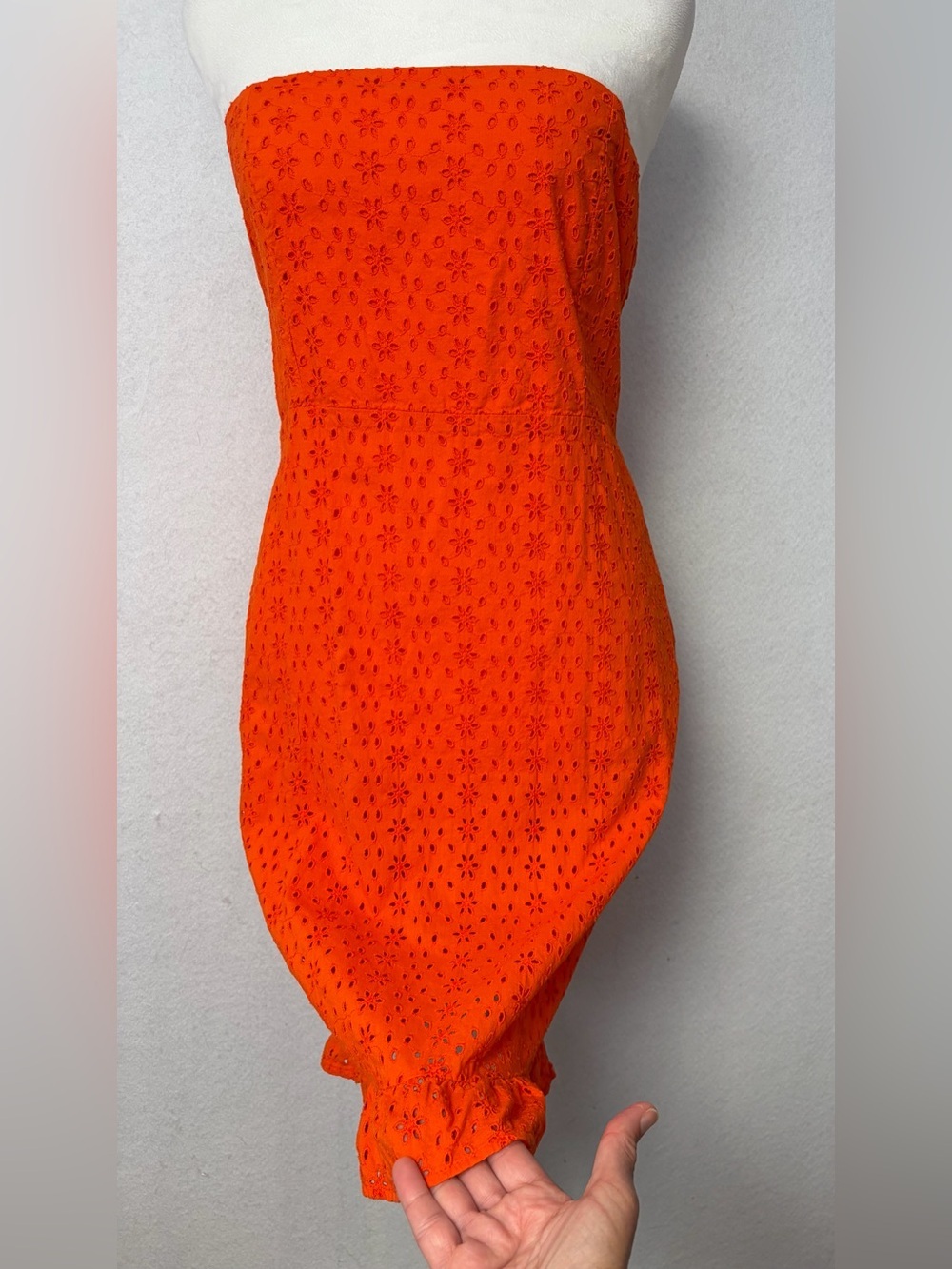 Eyelet Strapless Mini Dress in Vibrant Orange 100% Cotton Coastal Chic 
Size 8